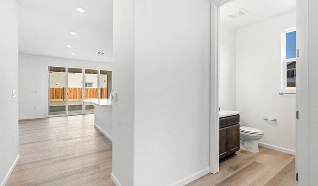 1101 Potter Dr, Lathrop, CA 95330 - photo 4