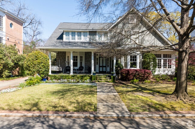 Saluda Avenue has many Craftsman-style homes in a variety of sizes.