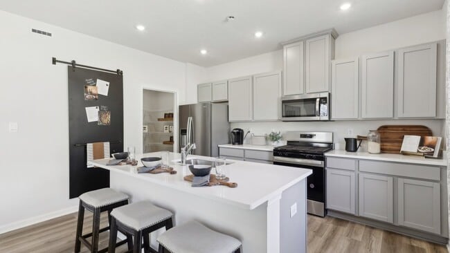 1036 Lindsay Rd unit 37048487, Scott Township, PA 15106 - photo 4