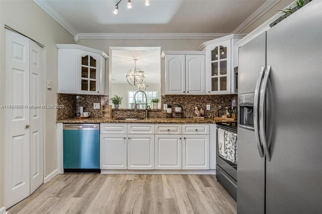 16225 Emerald Cove Rd, Weston, FL 33331 - photo 6