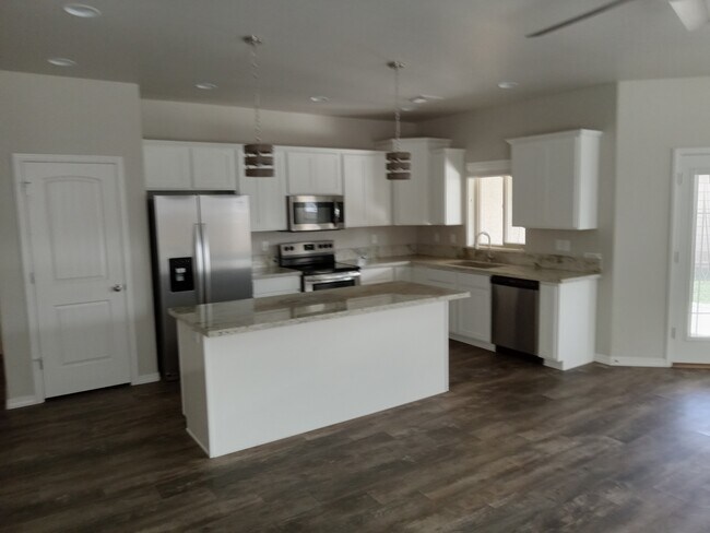 3570 N Kenneth Rd, Kingman, AZ 86409 - photo 5