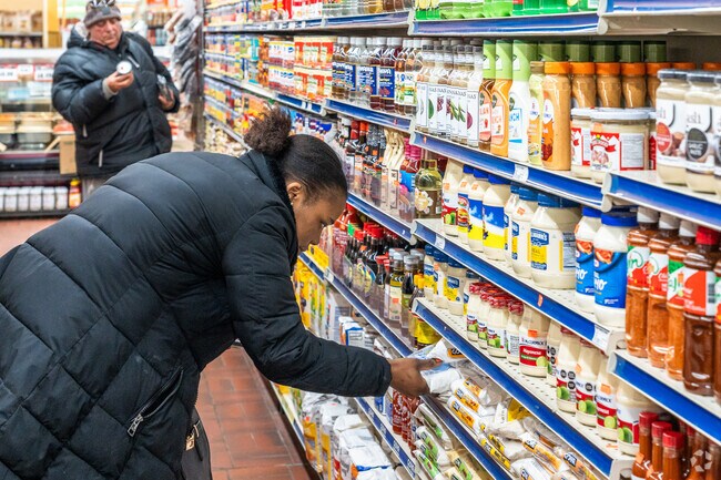 Rogers Park Fruit Market offers residents all of their basic grocery needs.