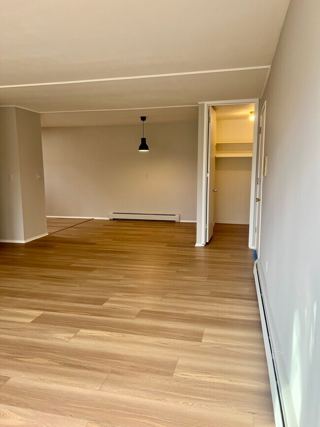 Camelot Apartments, Royal Oak, MI 48073 - photo 5