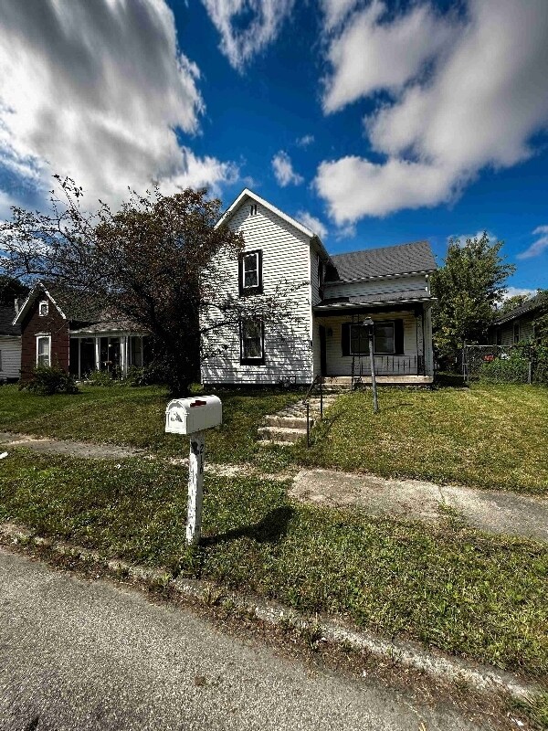 216 E 13th St, Muncie, IN 47302