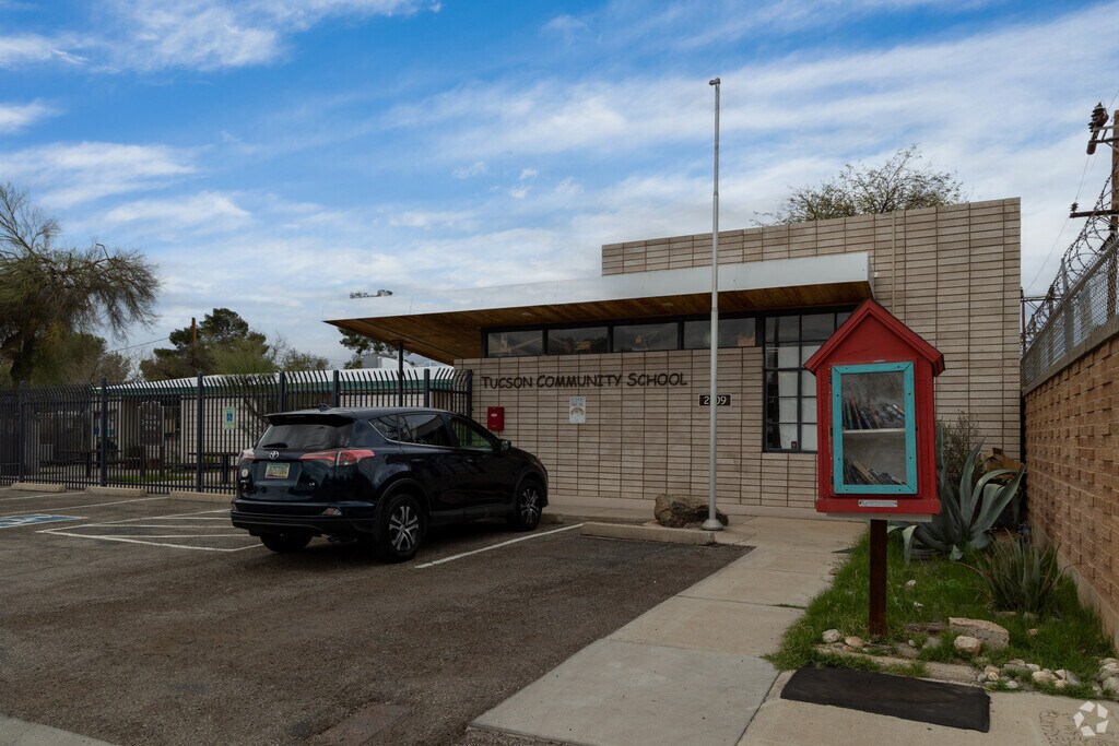 Tucson Community School serves Pre-K and Kindergarten in Tucson.