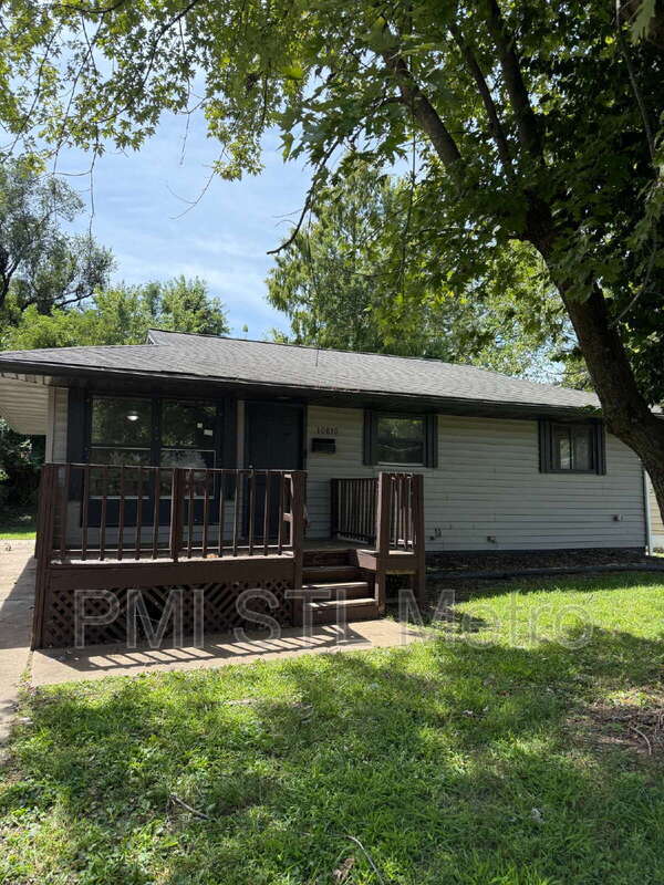 10870 Spring Garden Dr, St. Louis, MO 63137