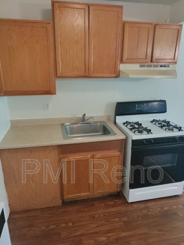 821 Spokane St unit 8, Reno, NV 89512 - photo 2