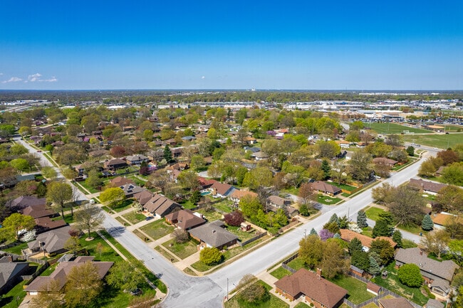 The Kickapoo neighborhood offers convenient access to Springfield's major commuting corridors Including Campbell and National Avenues