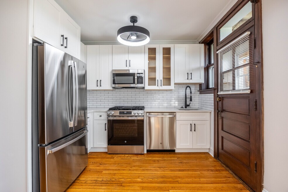 3127 N Spaulding Ave unit 2, Chicago, IL 60618 - photo 1