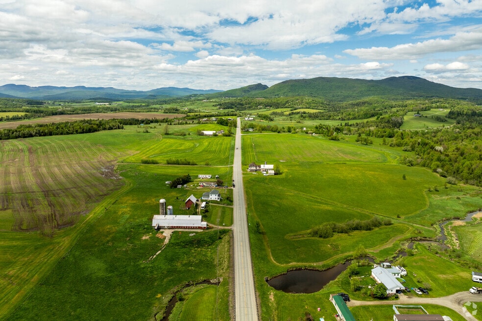 Place_NewportTown_ 1025453_060225_SH_v1