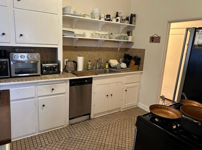 409 N Curson Ave unit 409, Los Angeles, CA 90036 - photo 6