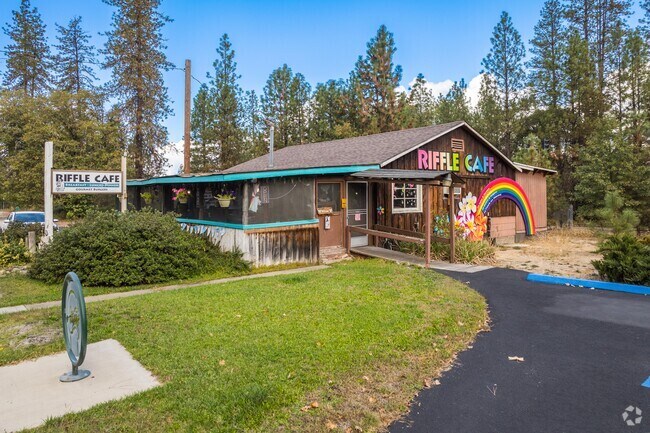 Riffle Café is impossible to miss on the way into Merlin. Decked out with artwork.