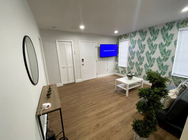 470 SW 7th St unit ID1056518P, Miami, FL 33130 - photo 2