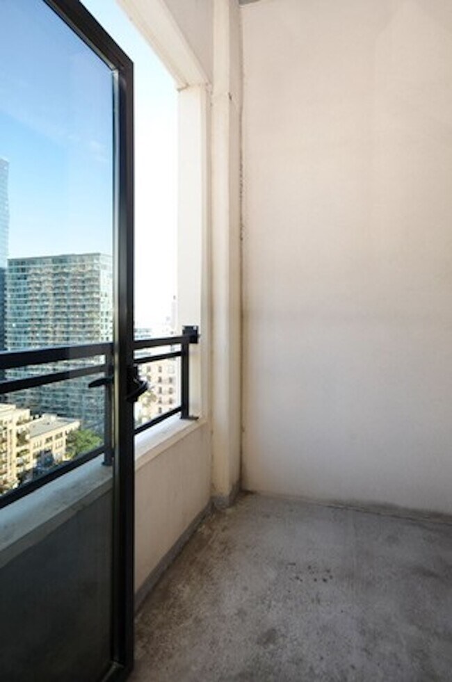 Vision on State unit 1909, Chicago, IL 60605 - photo 6