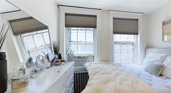 131 Myrtle St unit 3, Boston, MA 02114 - photo 4