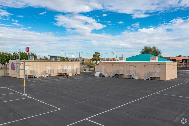 Arturo Cambeiro Elementary - school features - portable classrooms 2