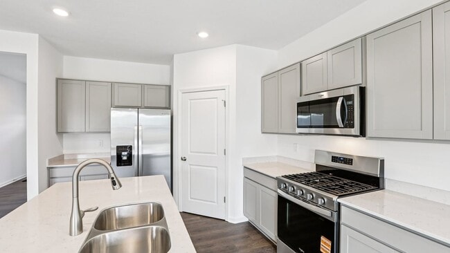 1535 Albatross St, Danville, IN 46122 - photo 3