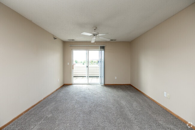 1BR, 1BA w/ Den - 814SF - Living Room