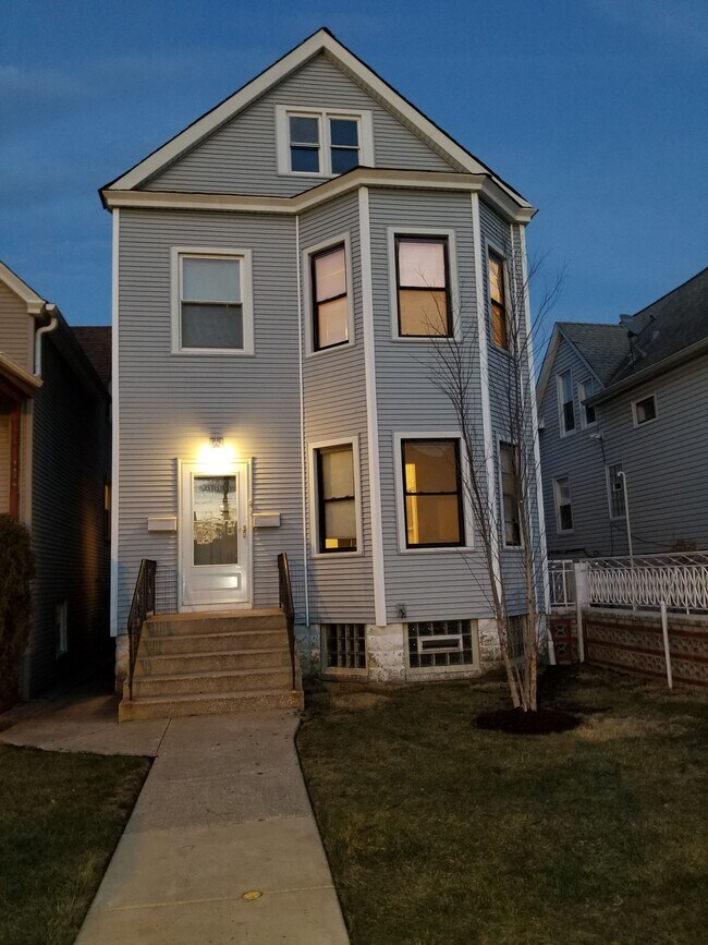 4417 N Keokuk Ave unit 1st floor, Chicago, IL 60630 - photo 2