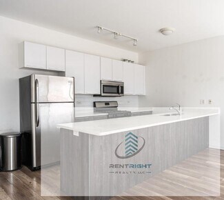 2700 W North Ave Unit 202, Chicago, IL 60647