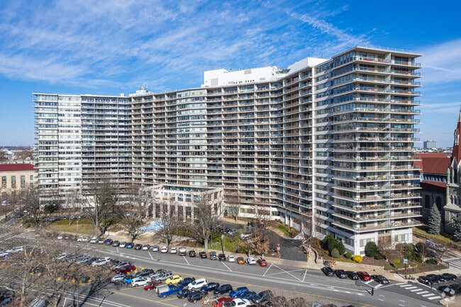 High Rise Condos are sprouting up all over Logan Square in Philadelphia premier downtown.