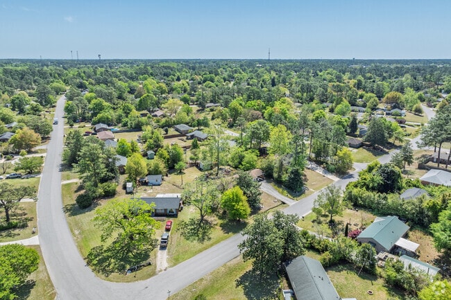 Kings Grant is a peaceful community situated to the northeast of Wilmington.