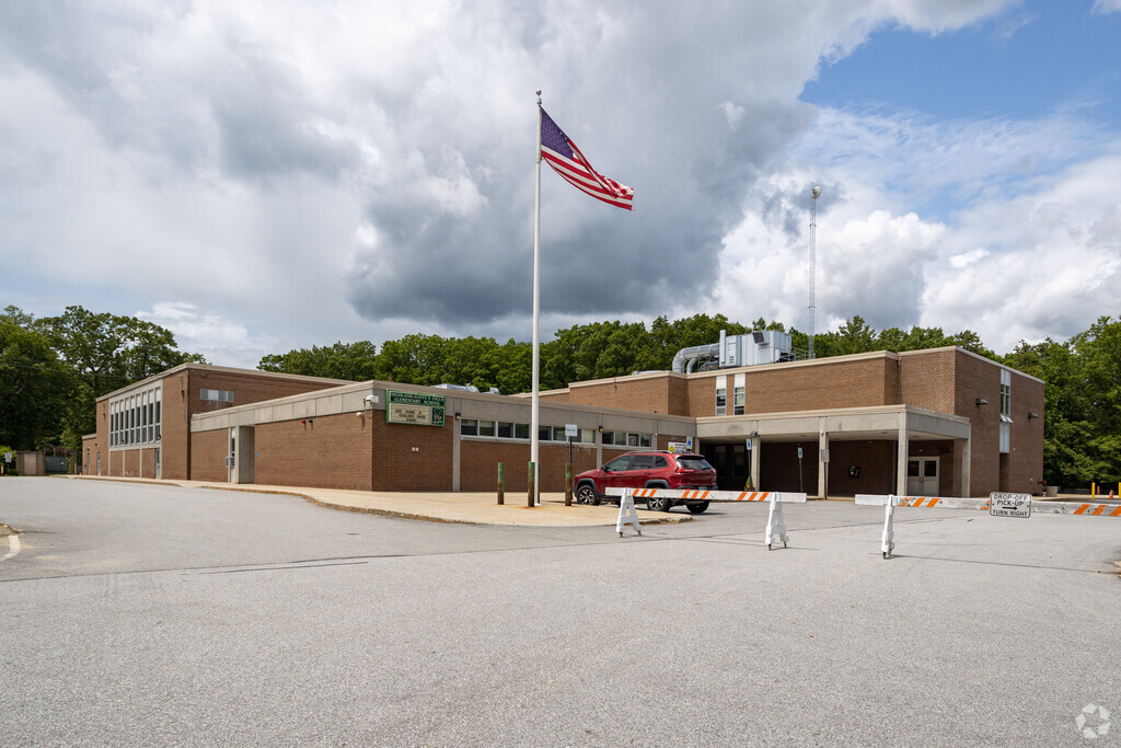 Highland-Goffes Falls School in Bedford serves students drom PK-5.