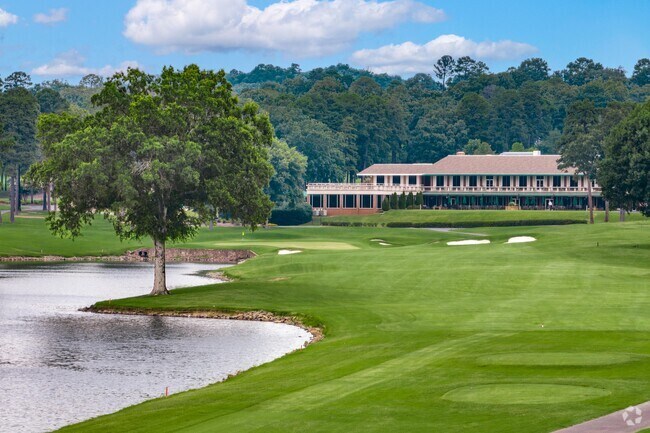 Residents of River Mountain enjoy visiting Pleasant Valley Country Club.