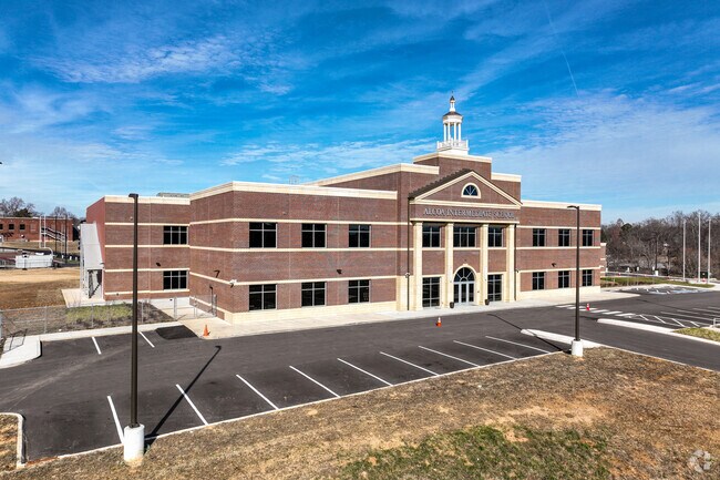 Alcoa Intermediate School received a grade of B from Niche.