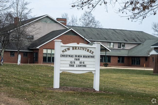 This sign is out front of the New Braintree Grade School.