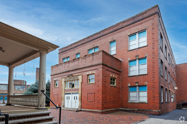 Holy Name Elementary School is an environment dedicated to curiosity and development.
