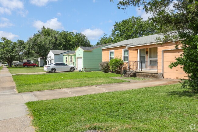 The sidewalks of Hawthorne create safe spaces for walking and jogging.