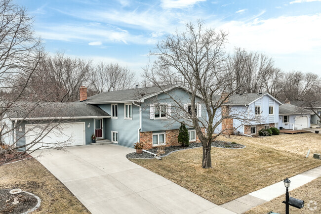 Split level homes line many of the streets in the Diamond Path neighborhood.