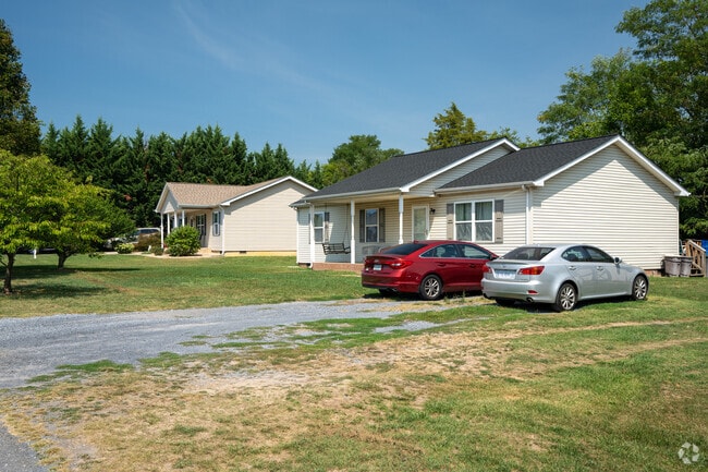 A row of homes in McGaheysville features gravel driveways for a classic look.