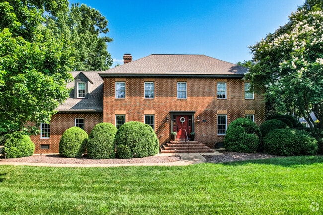 Colonial-style homes are a common sight in Ford’s Colony, echoing the historic design of nearby Williamsburg.