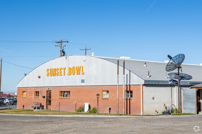 Sunset Bowl offers bowling and casual fun near Buhl’s downtown.