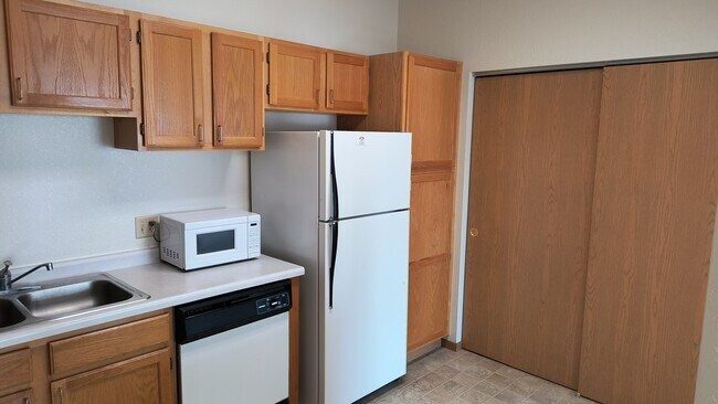 131 W 11th, Gibbon, MN 55335 - photo 2