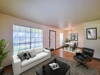 5252 Twin City Hwy, Groves, TX 77619