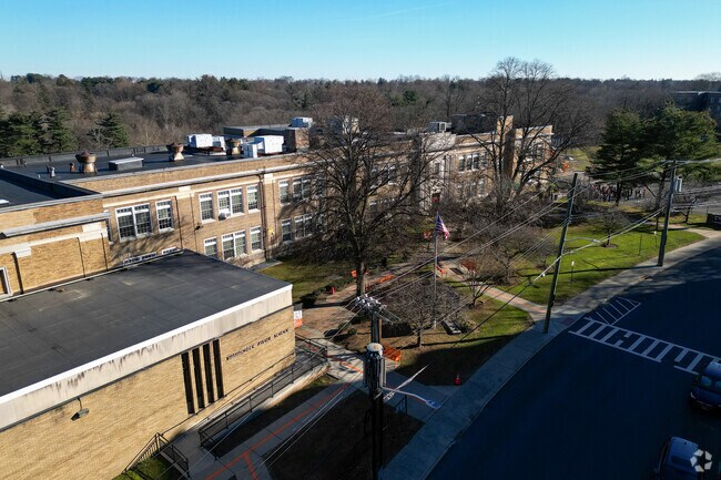Mamaroneck Avenue School is in White Plains New York.