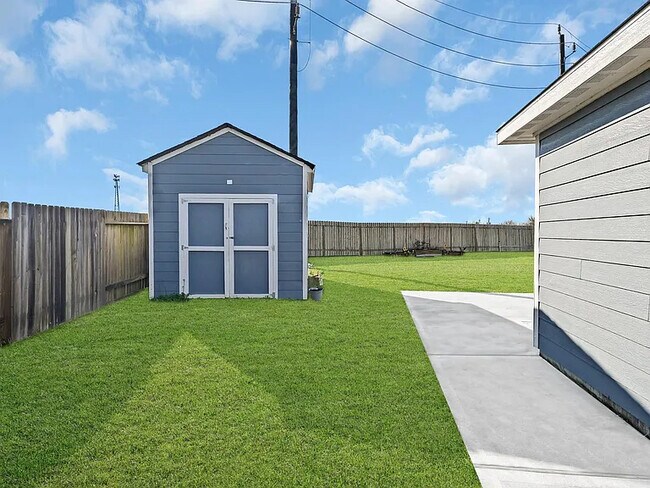 5502 Rainbow Rd, Cove, TX 77523 - photo 4