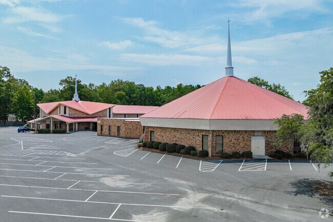Evangel Christian School in West Ashley is easily accessible.
