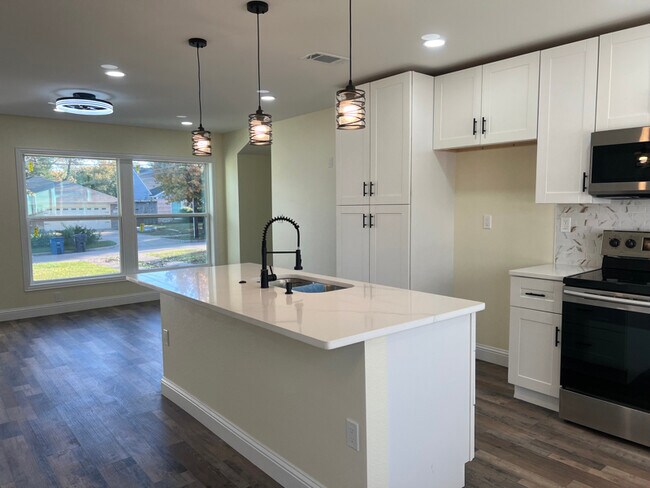 1607 Lansford Ave, Dallas, TX 75224 - photo 5