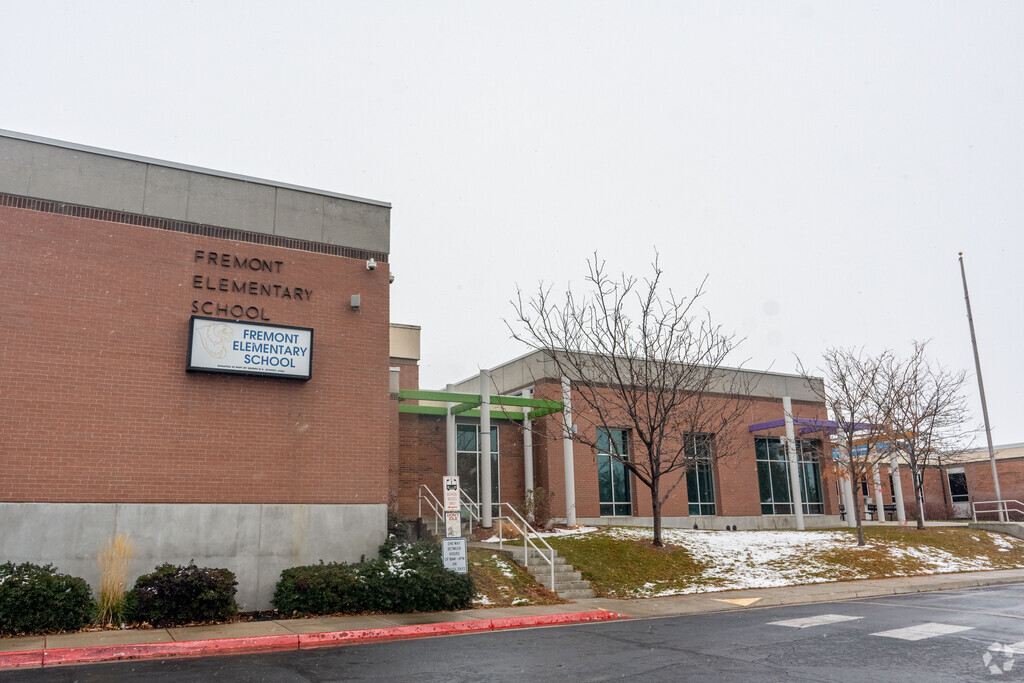 Fremont School provides education in the neighborhood of 
Sunset-Davis.
