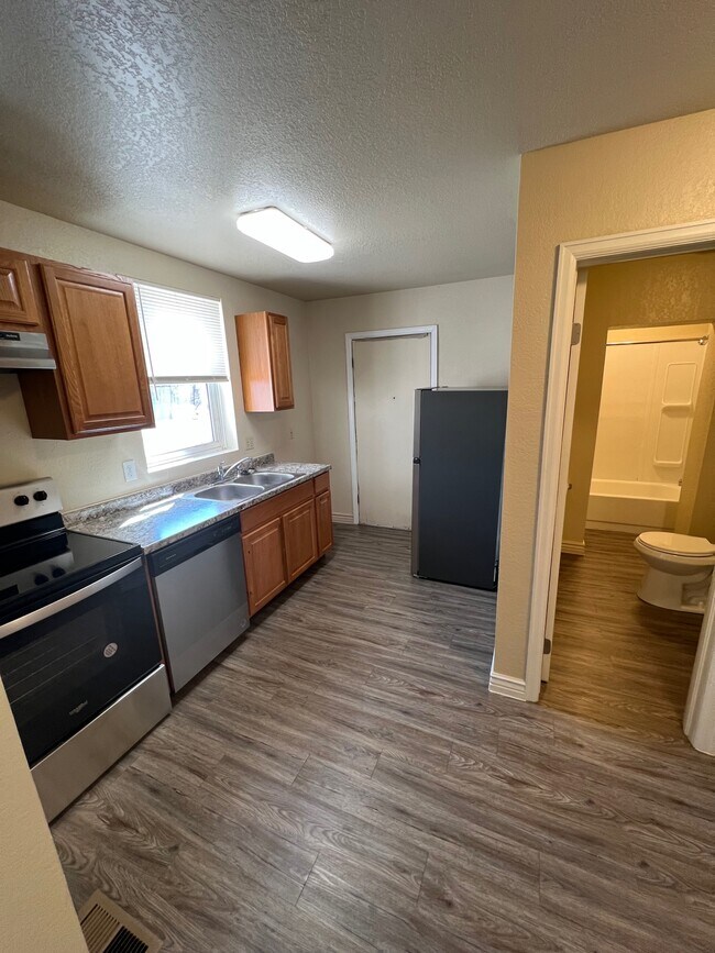 215 E Evans Ave unit Apartment A, Pueblo, CO 81004 - photo 7