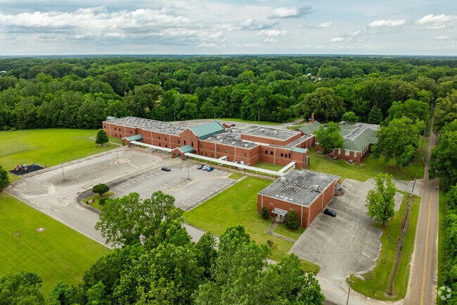 Lucy Elementary School has a student-teacher ratio of 13:1.