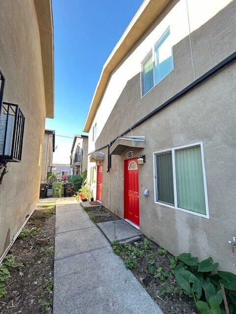 213 1/2 E 84th Place, Los Angeles, CA 90003 - photo 5