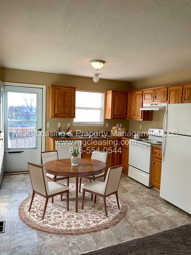 816 NE Westwind Ln, Lees Summit, MO 64086 - photo 5