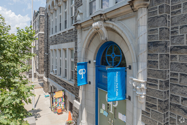 The school's curriculum includes arts, technology, and physical education.