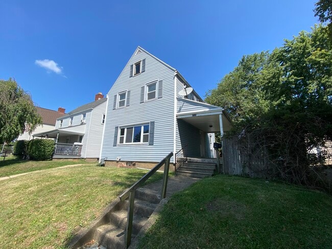 1516 Crescent Rd SW, Canton, OH 44710 - photo 2