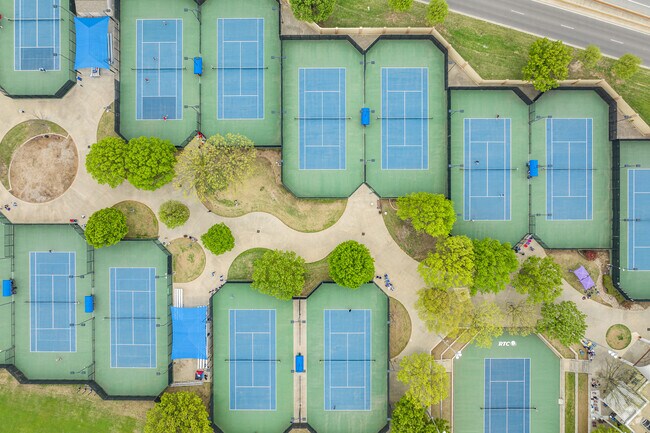 Richland High School has 16 tennis courts.